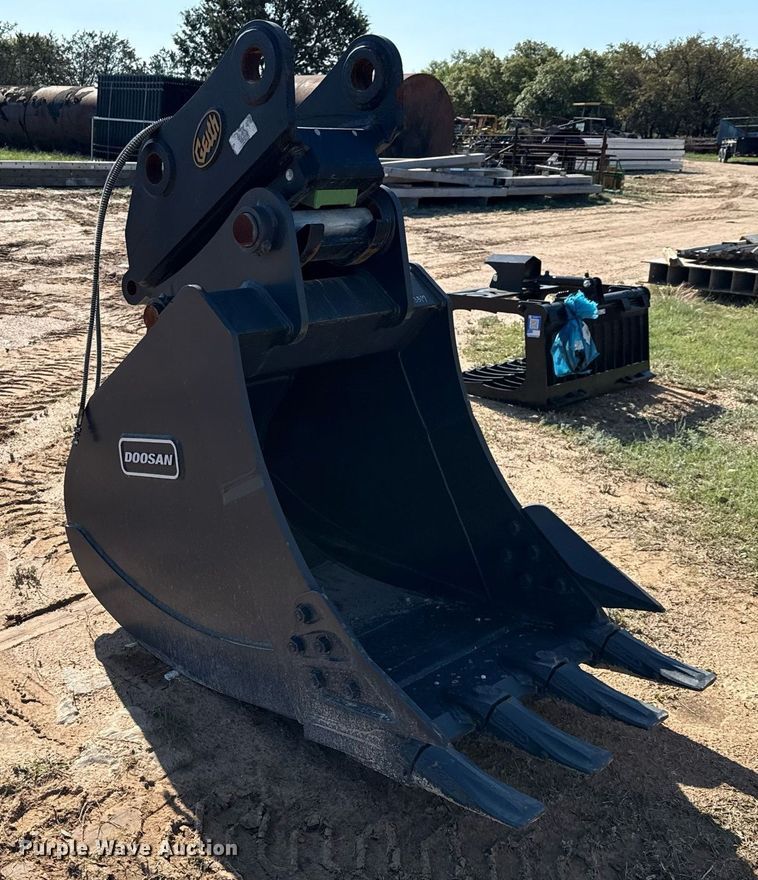 image for item EJ3612 2021 Doosan excavator bucket