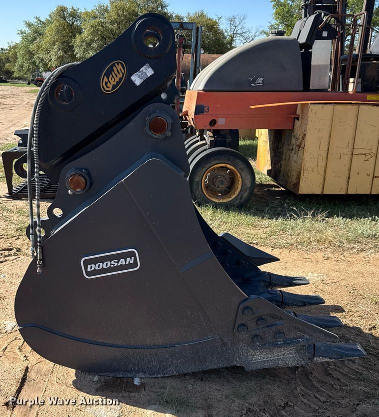 image for item EJ3612 2021 Doosan excavator bucket