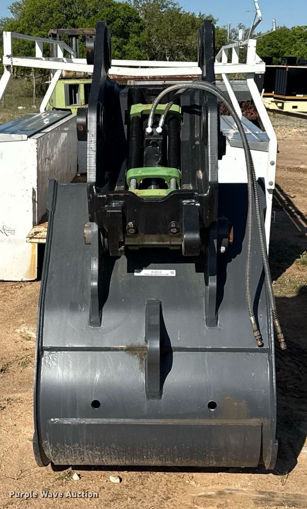 image for item EJ3612 2021 Doosan excavator bucket