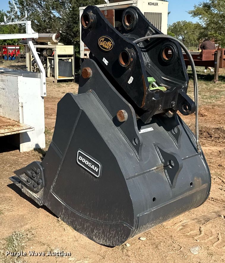 image for item EJ3612 2021 Doosan excavator bucket