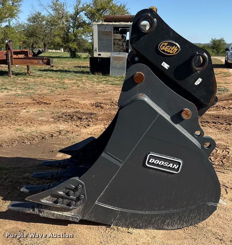 image for item EJ3612 2021 Doosan excavator bucket