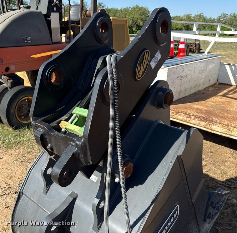 image for item EJ3612 2021 Doosan excavator bucket