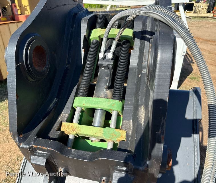 image for item EJ3612 2021 Doosan excavator bucket