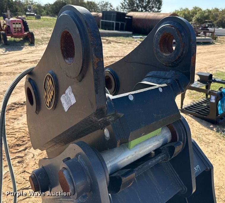 image for item EJ3612 2021 Doosan excavator bucket