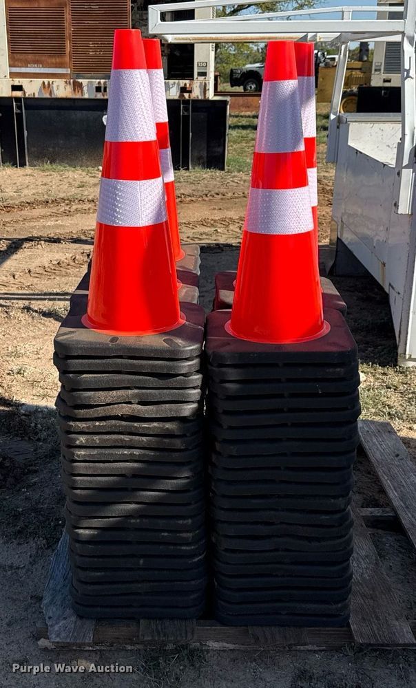 image for item EJ3614 (100) traffic cones