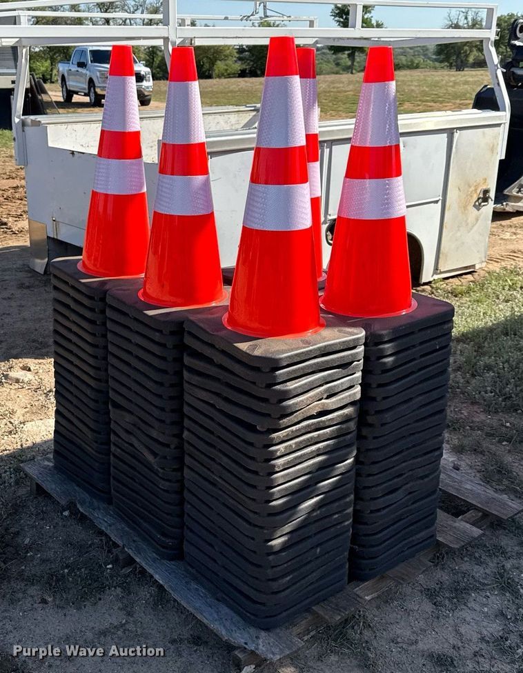 image for item EJ3614 (100) traffic cones