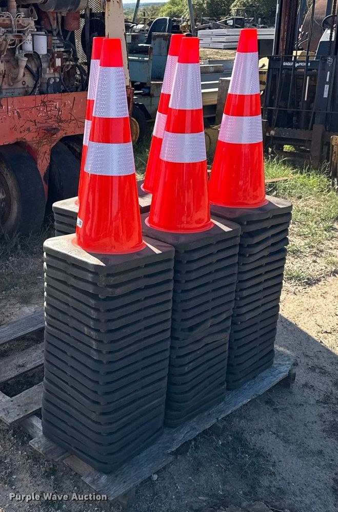 image for item EJ3614 (100) traffic cones