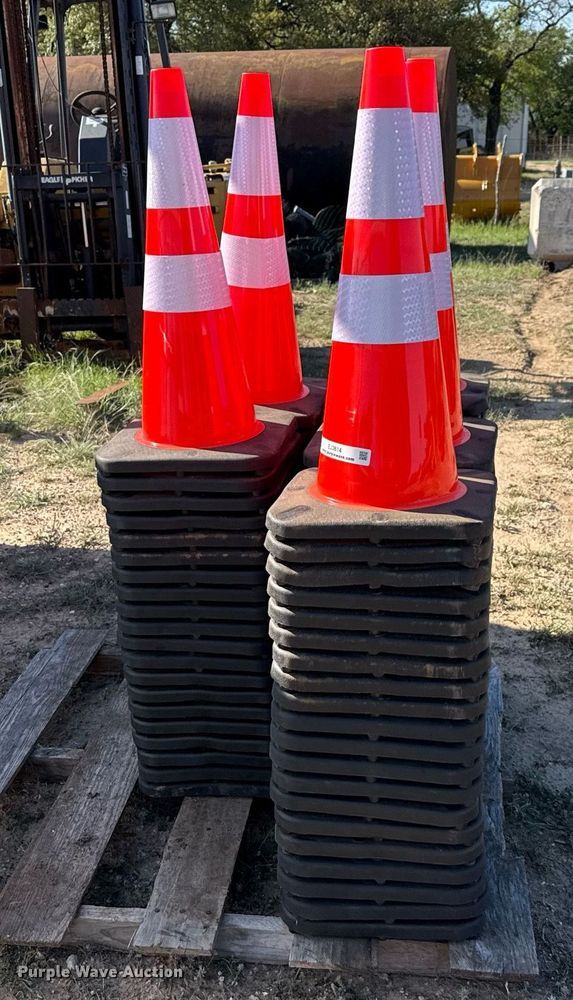 image for item EJ3614 (100) traffic cones