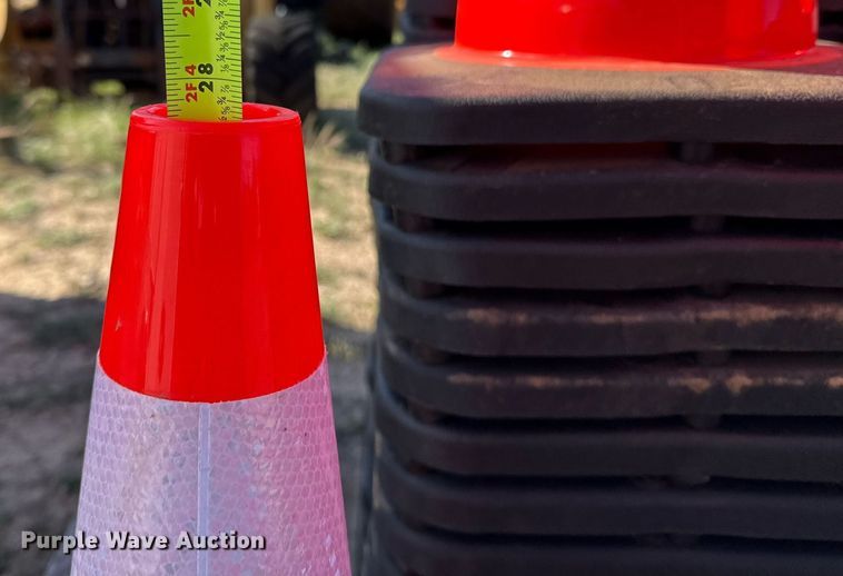 image for item EJ3614 (100) traffic cones