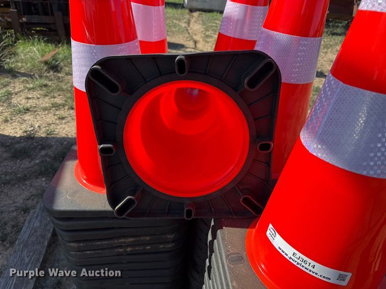 image for item EJ3614 (100) traffic cones
