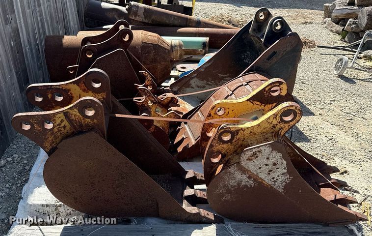 image for item EJ3622 (7) buckets