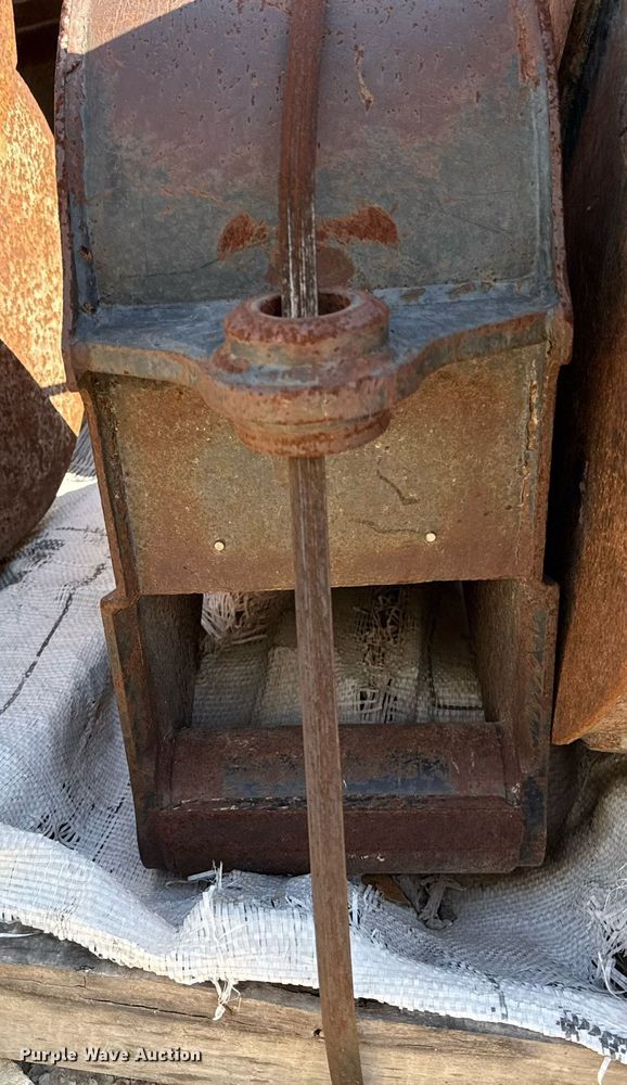 image for item EJ3622 (7) buckets