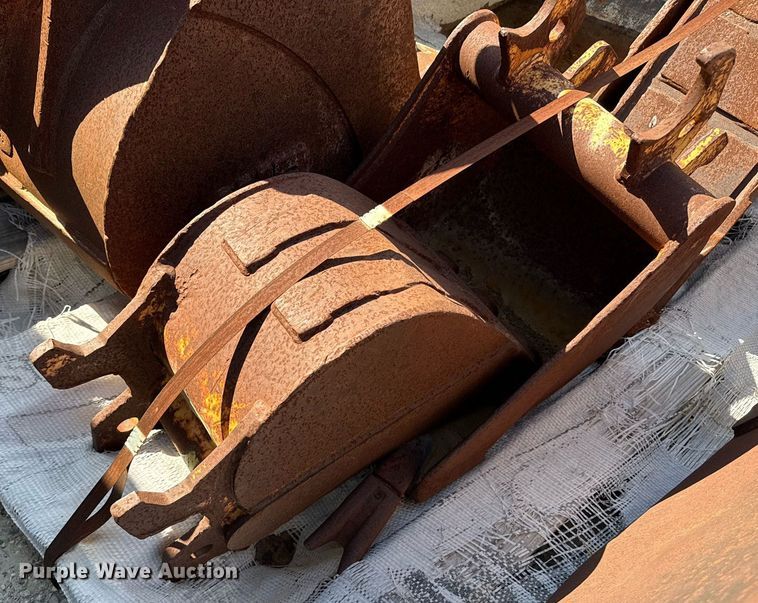 image for item EJ3622 (7) buckets