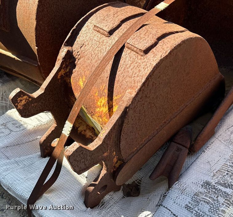 image for item EJ3622 (7) buckets