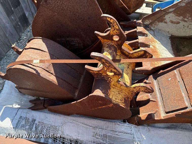 image for item EJ3622 (7) buckets