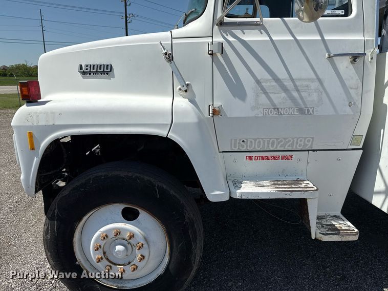 image for item EJ3631 1987 Ford LN8000F service truck with crash attenuator