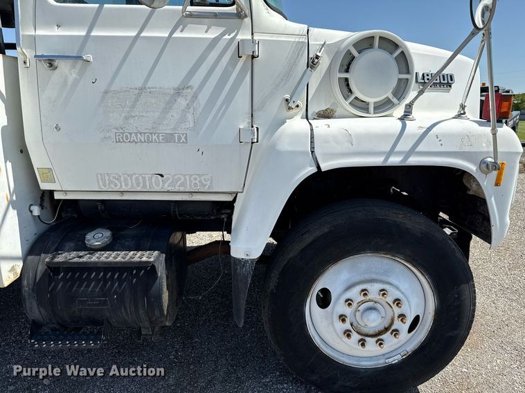 image for item EJ3631 1987 Ford LN8000F service truck with crash attenuator