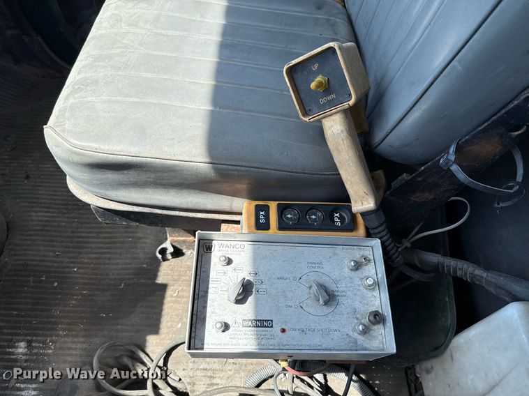 image for item EJ3633 1987 Ford LN8000F utility / service truck with crash attenuator 