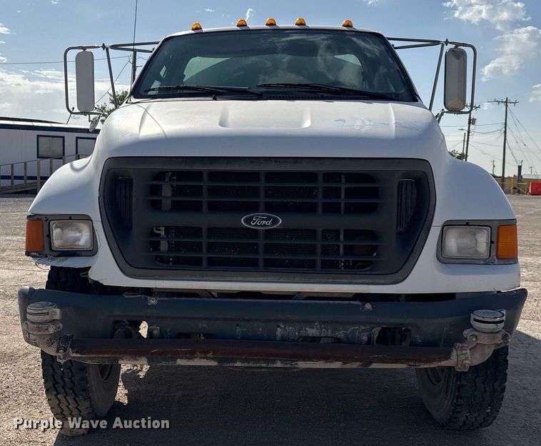 image for item EJ3643 2000 Ford F650 Super Duty XL water truck