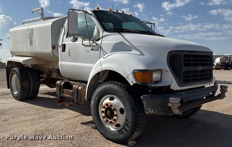 image for item EJ3643 2000 Ford F650 Super Duty XL water truck