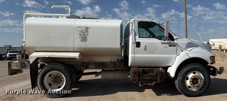 image for item EJ3643 2000 Ford F650 Super Duty XL water truck