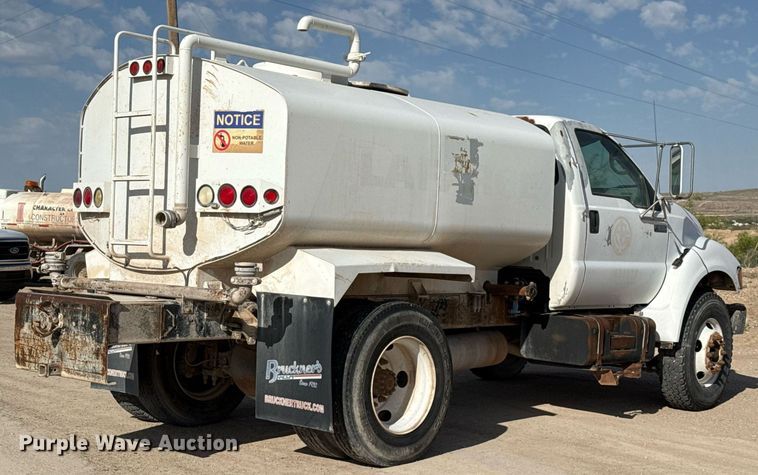 image for item EJ3643 2000 Ford F650 Super Duty XL water truck