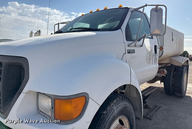 image for item EJ3643 2000 Ford F650 Super Duty XL water truck