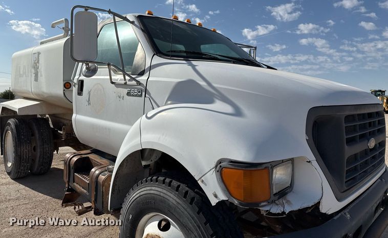 image for item EJ3643 2000 Ford F650 Super Duty XL water truck
