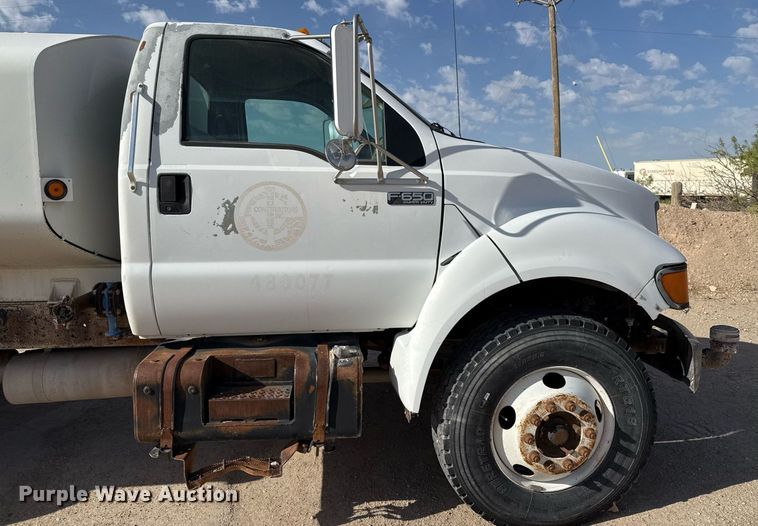 image for item EJ3643 2000 Ford F650 Super Duty XL water truck