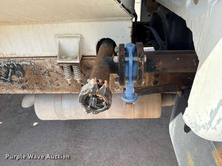 image for item EJ3643 2000 Ford F650 Super Duty XL water truck