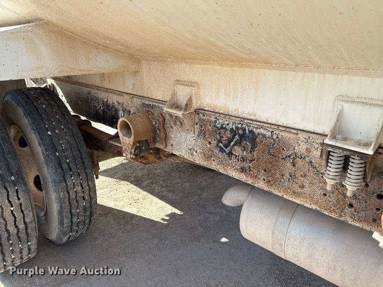 image for item EJ3643 2000 Ford F650 Super Duty XL water truck