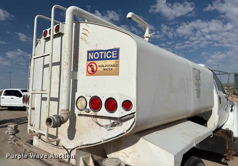 image for item EJ3643 2000 Ford F650 Super Duty XL water truck