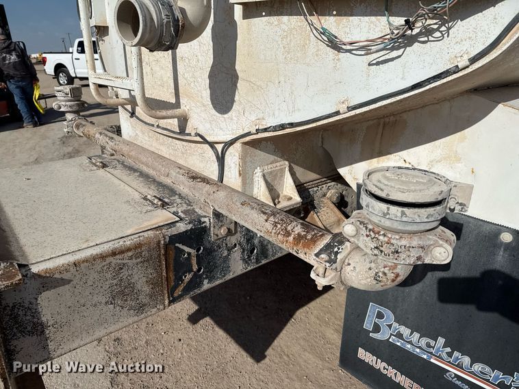 image for item EJ3643 2000 Ford F650 Super Duty XL water truck