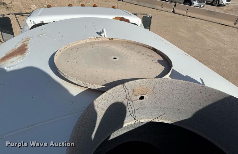 image for item EJ3643 2000 Ford F650 Super Duty XL water truck