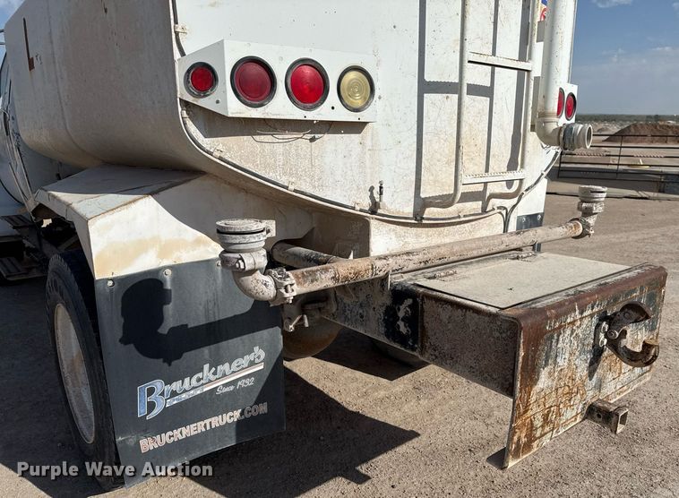 image for item EJ3643 2000 Ford F650 Super Duty XL water truck