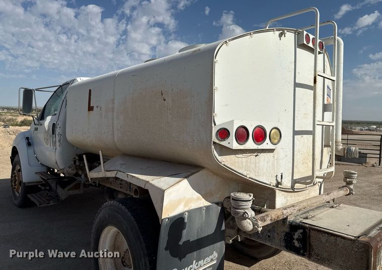 image for item EJ3643 2000 Ford F650 Super Duty XL water truck
