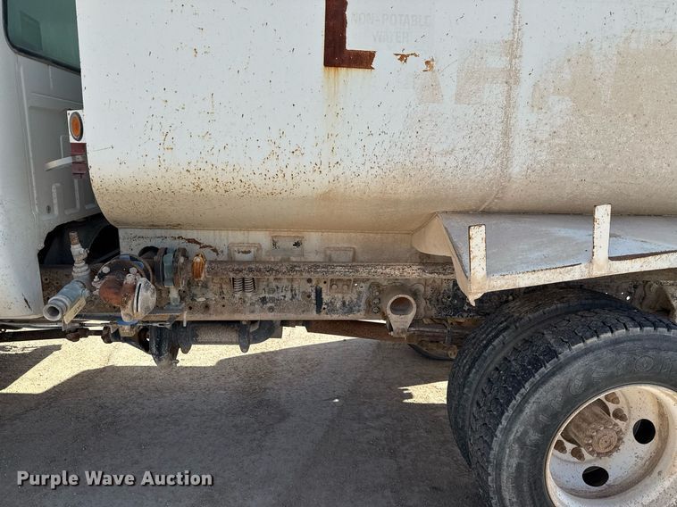 image for item EJ3643 2000 Ford F650 Super Duty XL water truck