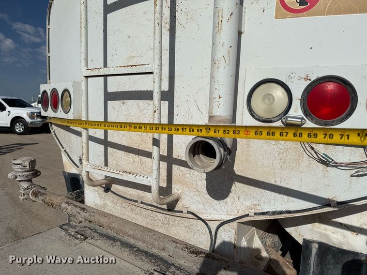 image for item EJ3643 2000 Ford F650 Super Duty XL water truck