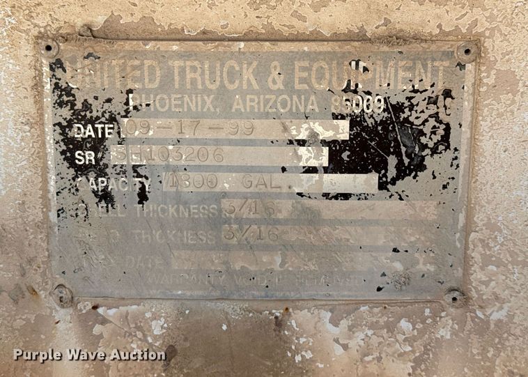 image for item EJ3643 2000 Ford F650 Super Duty XL water truck