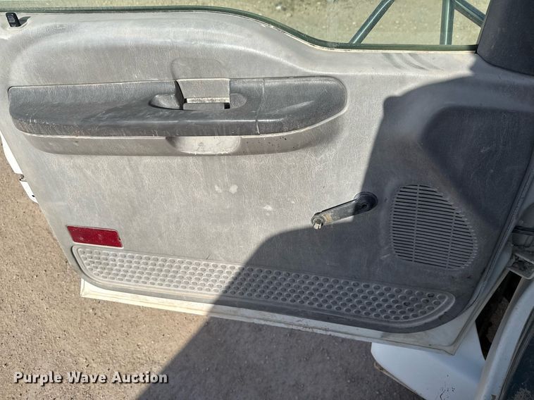 image for item EJ3643 2000 Ford F650 Super Duty XL water truck