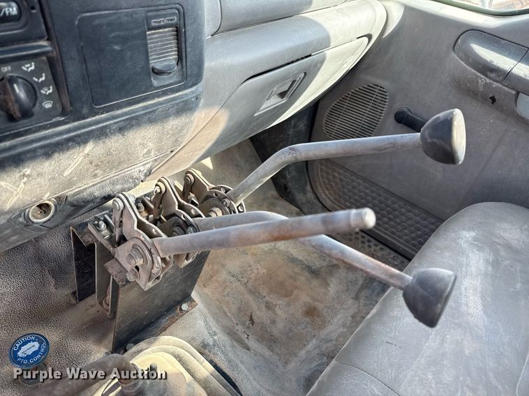 image for item EJ3643 2000 Ford F650 Super Duty XL water truck