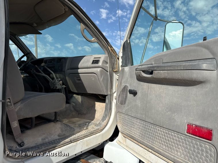 image for item EJ3643 2000 Ford F650 Super Duty XL water truck