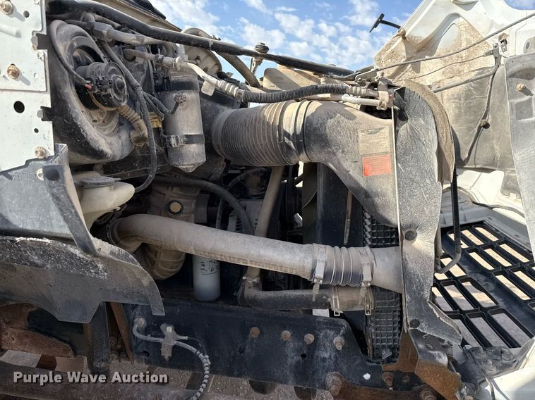 image for item EJ3643 2000 Ford F650 Super Duty XL water truck