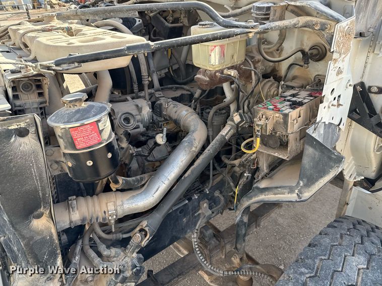 image for item EJ3643 2000 Ford F650 Super Duty XL water truck