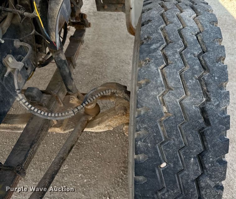 image for item EJ3643 2000 Ford F650 Super Duty XL water truck