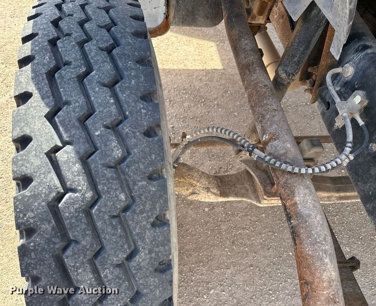 image for item EJ3643 2000 Ford F650 Super Duty XL water truck