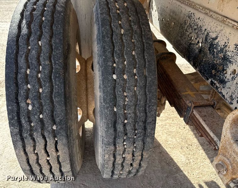 image for item EJ3643 2000 Ford F650 Super Duty XL water truck