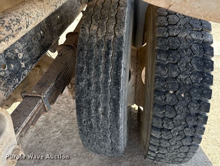 image for item EJ3643 2000 Ford F650 Super Duty XL water truck