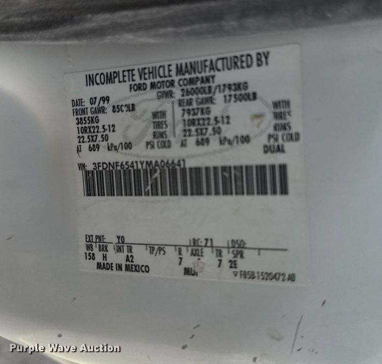 image for item EJ3643 2000 Ford F650 Super Duty XL water truck