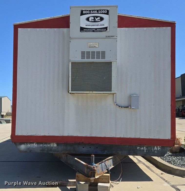 image for item EJ7381 1999 Pac Van office trailer